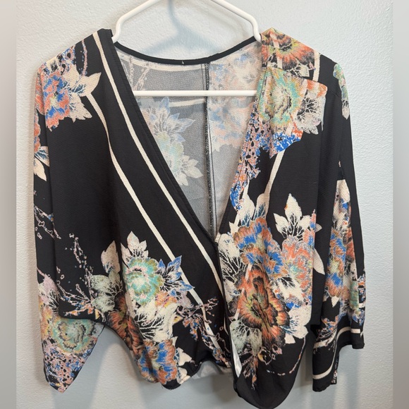 Flying Tomato floral top - Picture 3 of 6